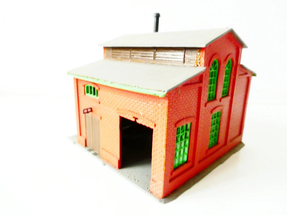 TT Fabrika - sklad - drážní budova