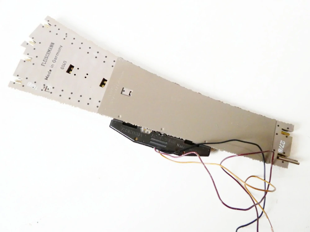 H0 Fleischmann 6140 Výhybka levá elektrická s přestavníkem NEPOUŽITÁ NOVÁ
