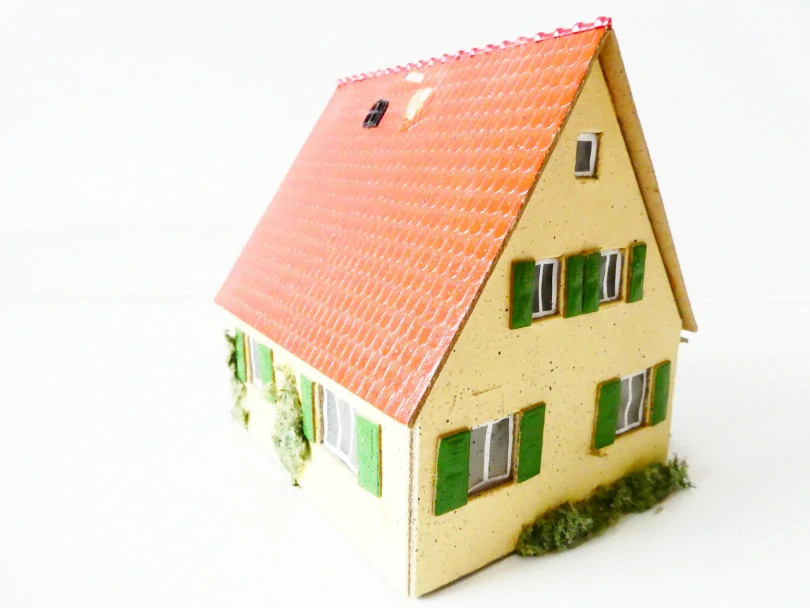 TT Rodinný dům s kůlnou a schodištěm