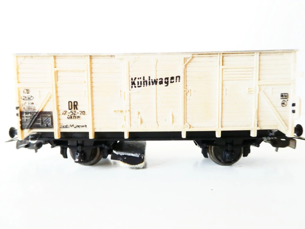 H0 PIKO Chladírenský vůz Kühlwagen 17-52-70 se závěsem na čištění kolejí DR PĚKNÝ STAV