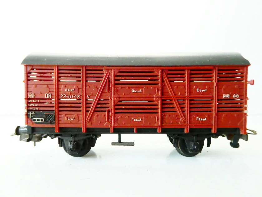 H0 PIKO Vůz na přepravu dobytka 23-01-18 DR