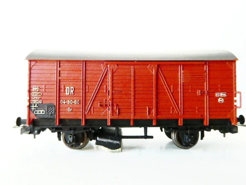 H0 PIKO Nákladní vůz krytý 04-80-60 se závěsem na čištění kolejí DR PĚKNÝ stav