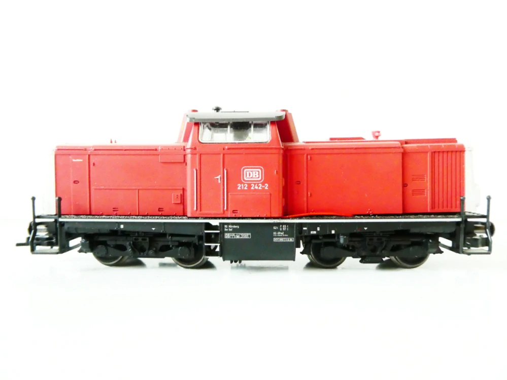 H0 FLEISCHMANN Dieselová lokomotiva BR 212 242-2 DB OSVĚTLENÁ TOP STAV NEPOUŽÍVANÁ