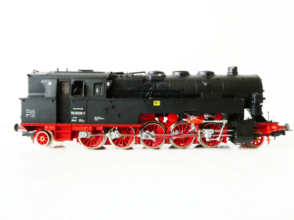 H0 PIKO Parní lokomotiva BR 95 0028-1 DR OSVĚTLENÁ PĚKNÝ STAV