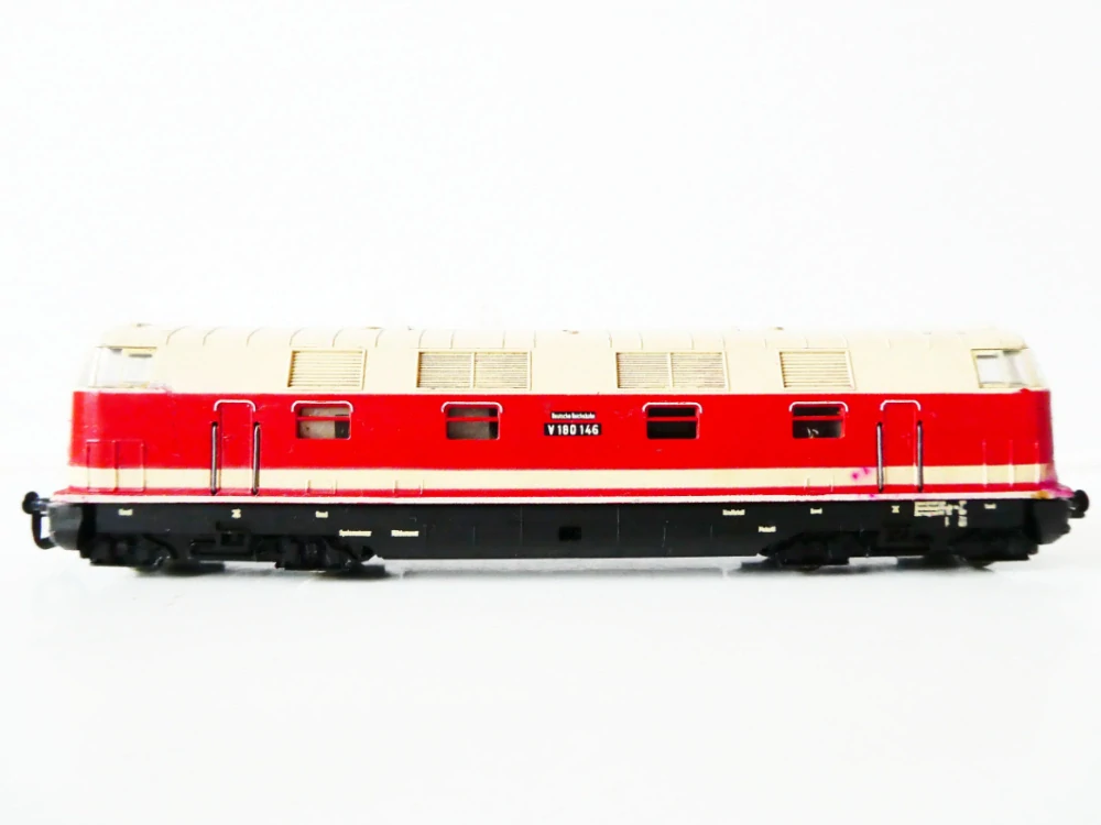 TT ZEUKE  Dieselová lokomotiva V 180 046 DR v orig. krabičce s průvodním listem