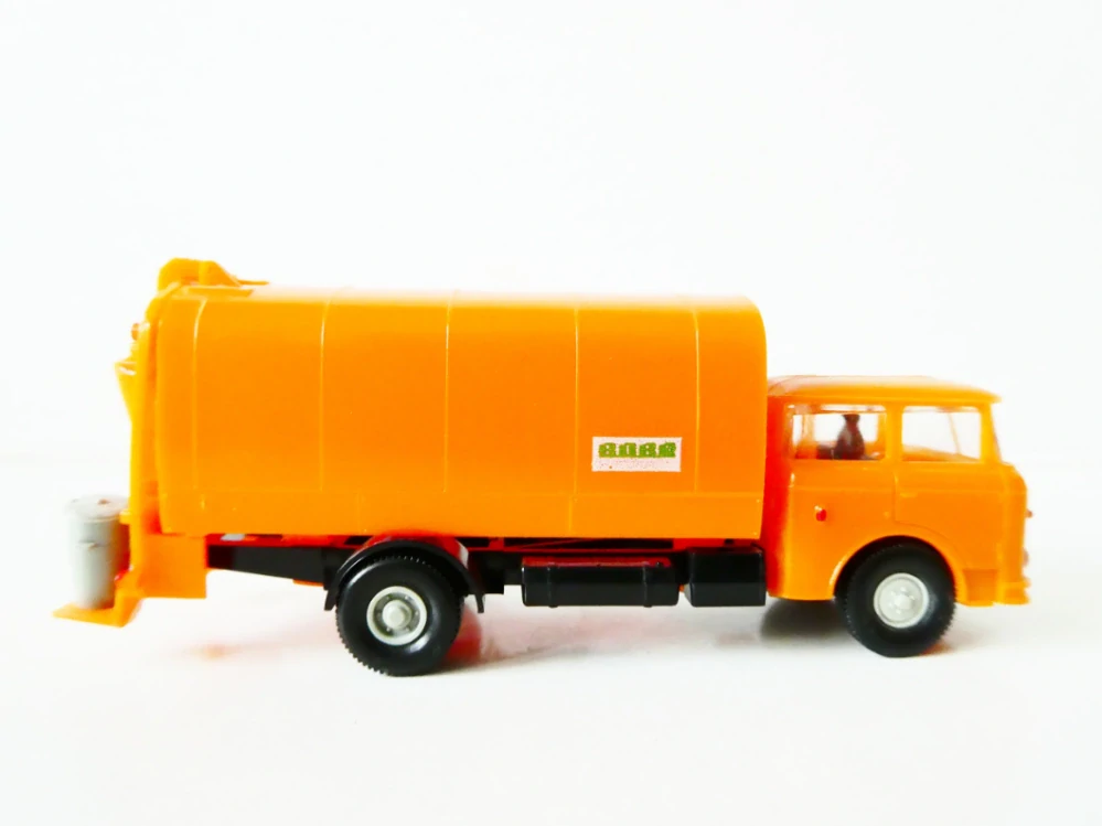 H0 PERMOT Nákladní automobil ŠKODA 706 RTK "Bobr" - popelářský vůz oranžový PĚKNÝ STAV