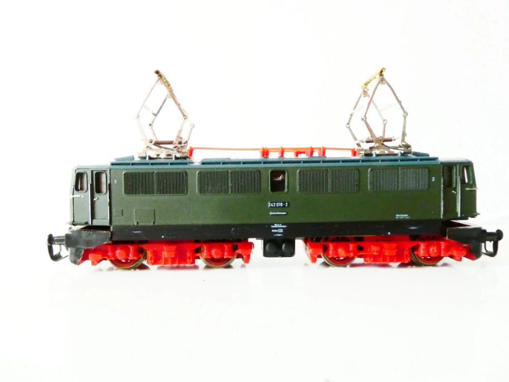 TT BTTB GUTZOLD Elektrická lokomotiva E 242 018-2 DR OSVĚTLENÁ TOP STAV v orig. krabičce