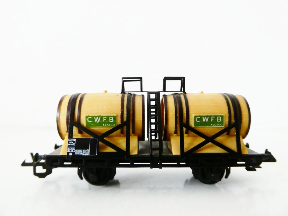 TT ZEUKE Nákladní vůz na víno C.W.F.B. TOP STAV (včetně funkčního spřáhla, které chybí na první foto)