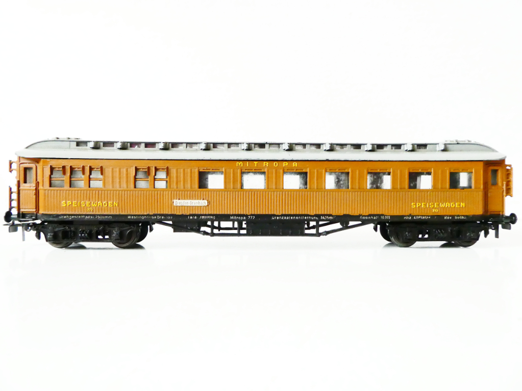 H0 SCHICHT Jídelní vůz MITROPA SPEISEWAGEN 772 DR OSVĚTLENÝ