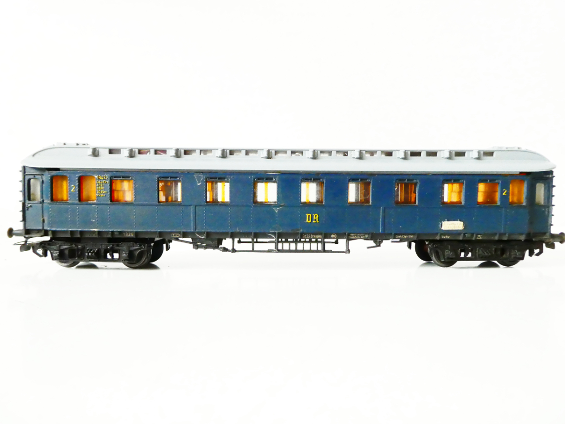 H0 SCHICHT Osobní vůz  2. tř. 18432 DR  OSVĚTLENÝ