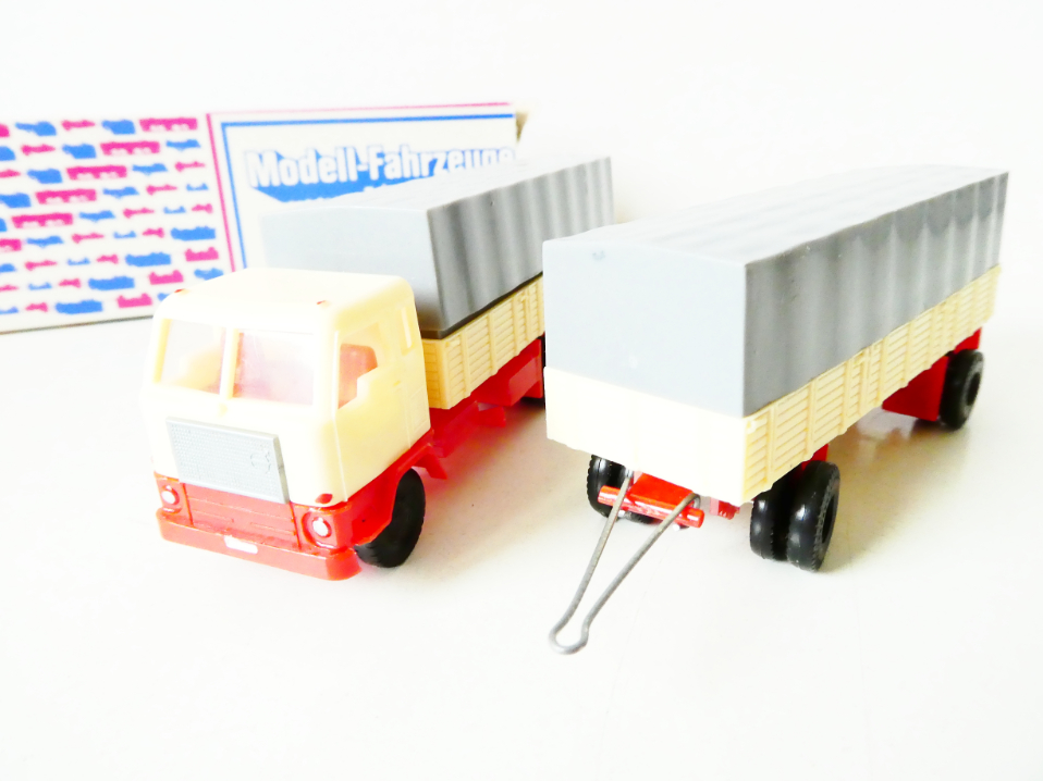 H0 VEB Berlinplast Nákladní automobil Volvo F88 s přívěsem TOP STAV NEPOUŽITÝ v originální krabičce