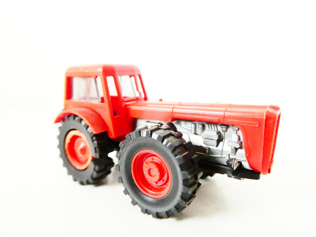 H0 VEB Berlinplast Traktor Dutra D4K 