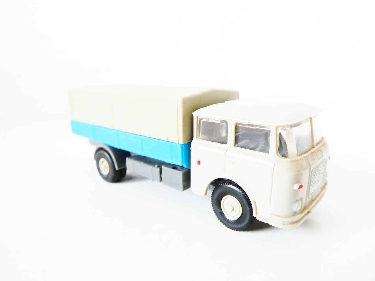 H0 Permot Hruska Nákladní automobil ŠKODA s řidičem - valník plachta PĚKNÝ STAV