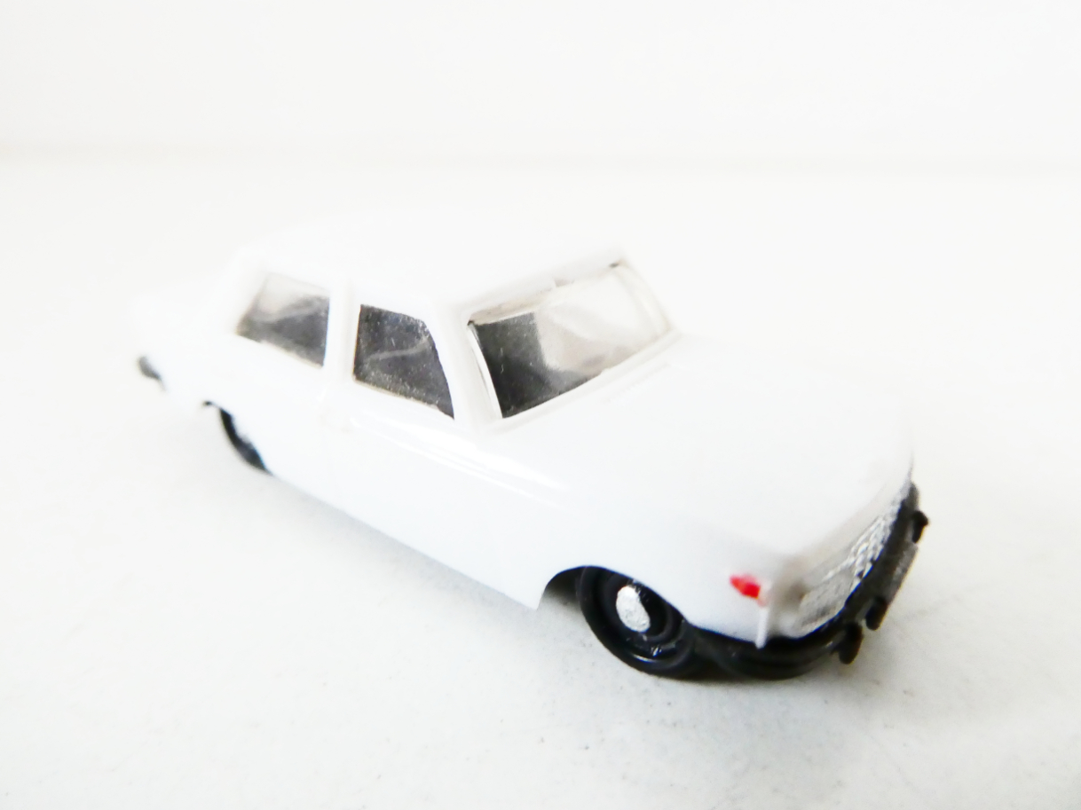 H0 VEB Modell-Konstrukt Osobní automobil Wartburg 353 bílý PĚKNÝ STAV