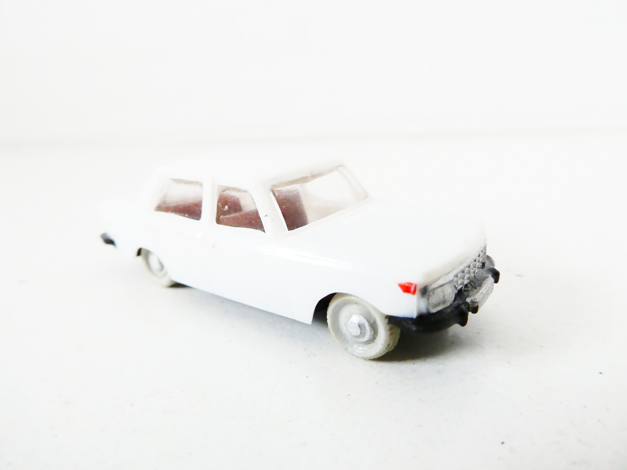 H0 VEB Modell-Konstrukt Osobní automobil Wartburg 353 bílý PĚKNÝ STAV