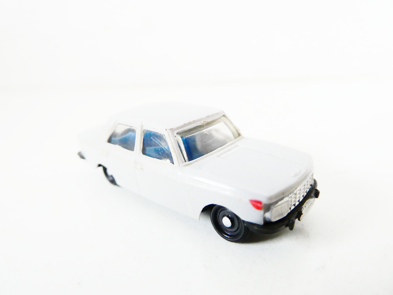 H0 VEB Modell-Konstrukt Osobní automobil Wartburg 353 šedý PĚKNÝ STAV