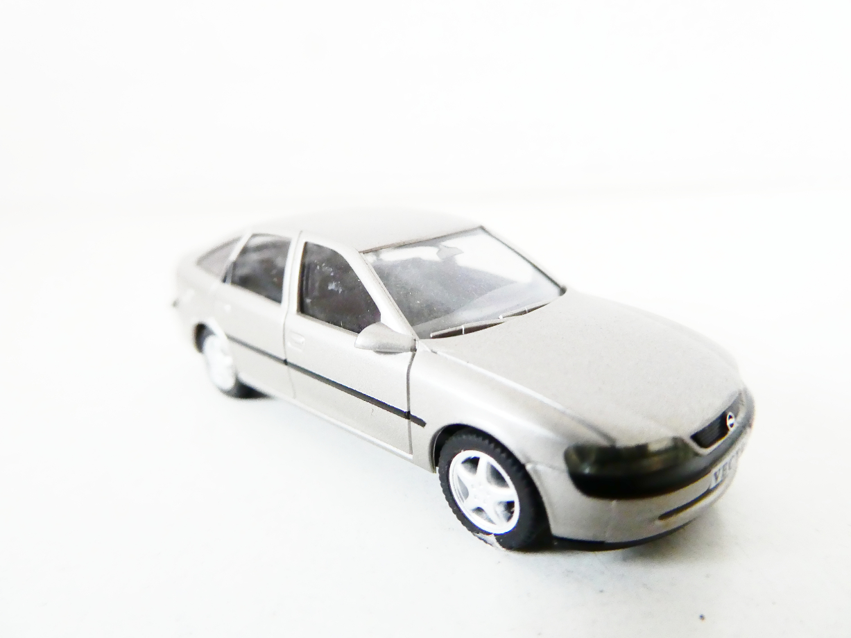 H0 HERPA Osobní automobil OPEL VECTRA šedý DOBRÝ STAV