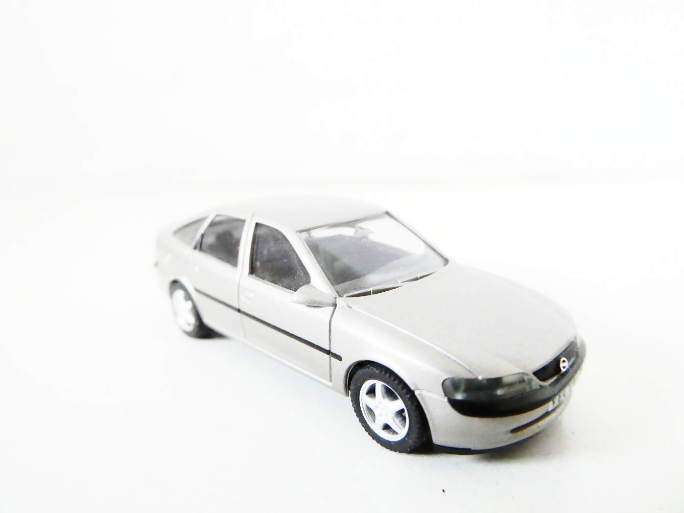 H0 HERPA Osobní automobil OPEL VECTRA šedý PĚKNÝ STAV