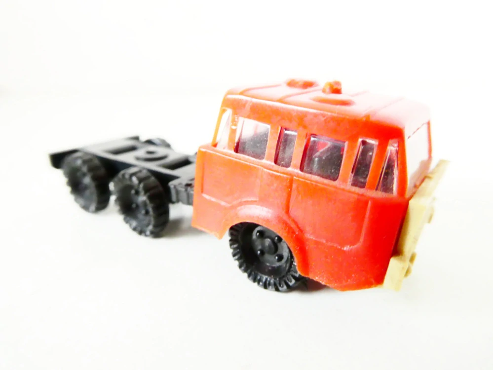 TT VEB Modell- Konstruktt Nákladní automobil TATRA 813 66 tahač červený 