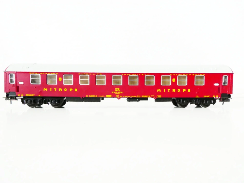 H0 SCHICHT Lůžkový vůz MITROPA 51 50 70 - 40 134-1 WLABm DR OSVĚTLENÝ TOP STAV