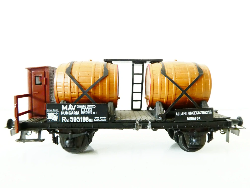 H0 SCHICHT Nákladní vůz na víno 505198 MAV s budkou brzdaře