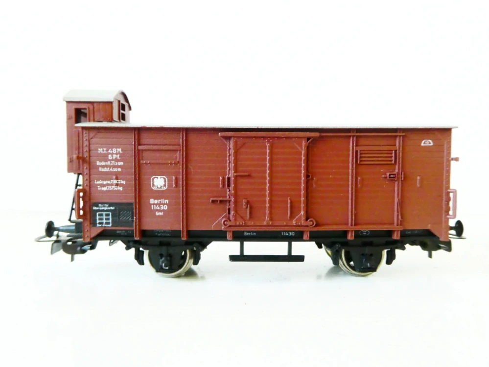 H0 PIKO Nákladní vůz krytý s budkou brzdaře Berlin 11430 K.P.E.V. TOP STAV