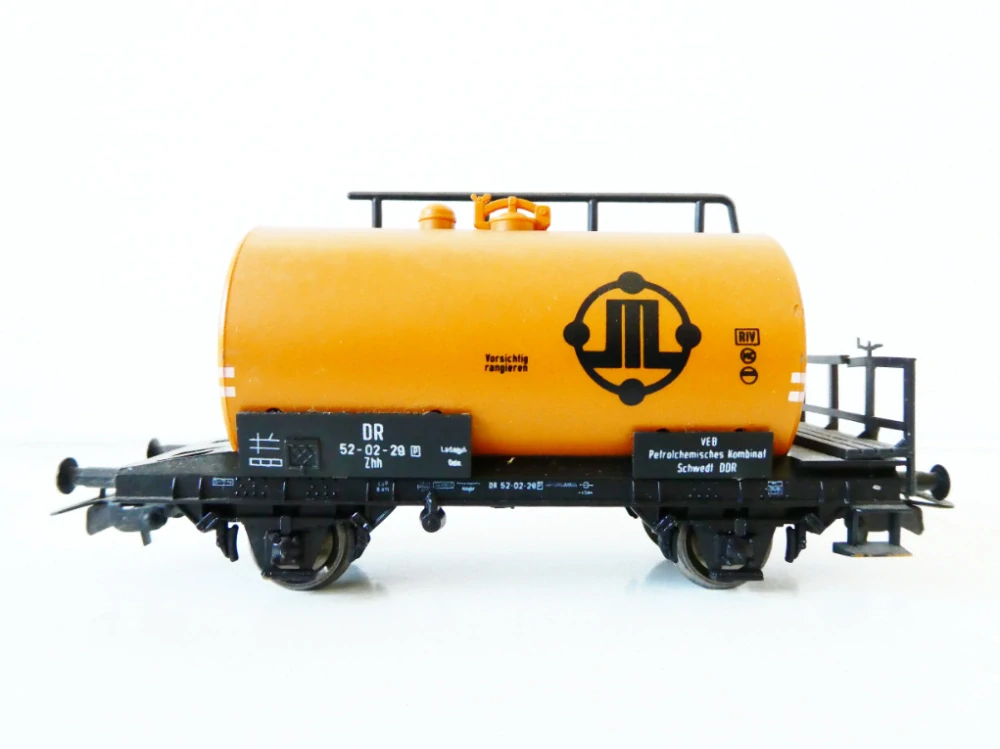 H0 PIKO Cisternový vůz 52-02-29 Petrolchemisches Kombinat Schwedt DR PĚKNÝ STAV