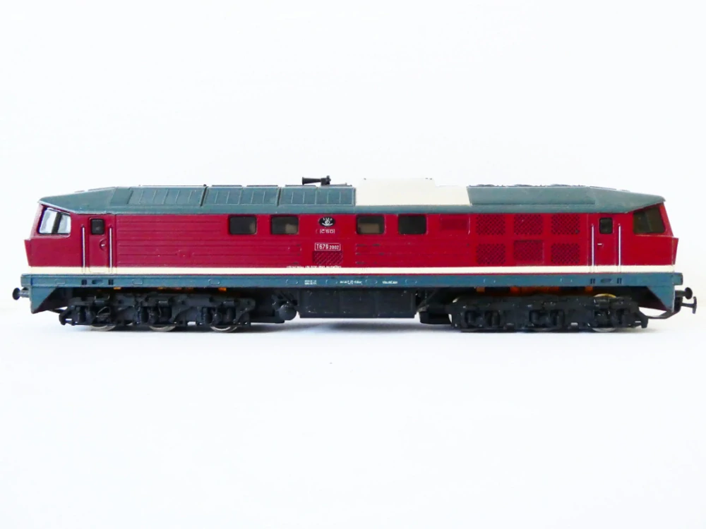 H0 PIKO Dieselová lokomotiva T679 2002 ČSD OSVĚTLENÁ PĚKNÝ STAV 