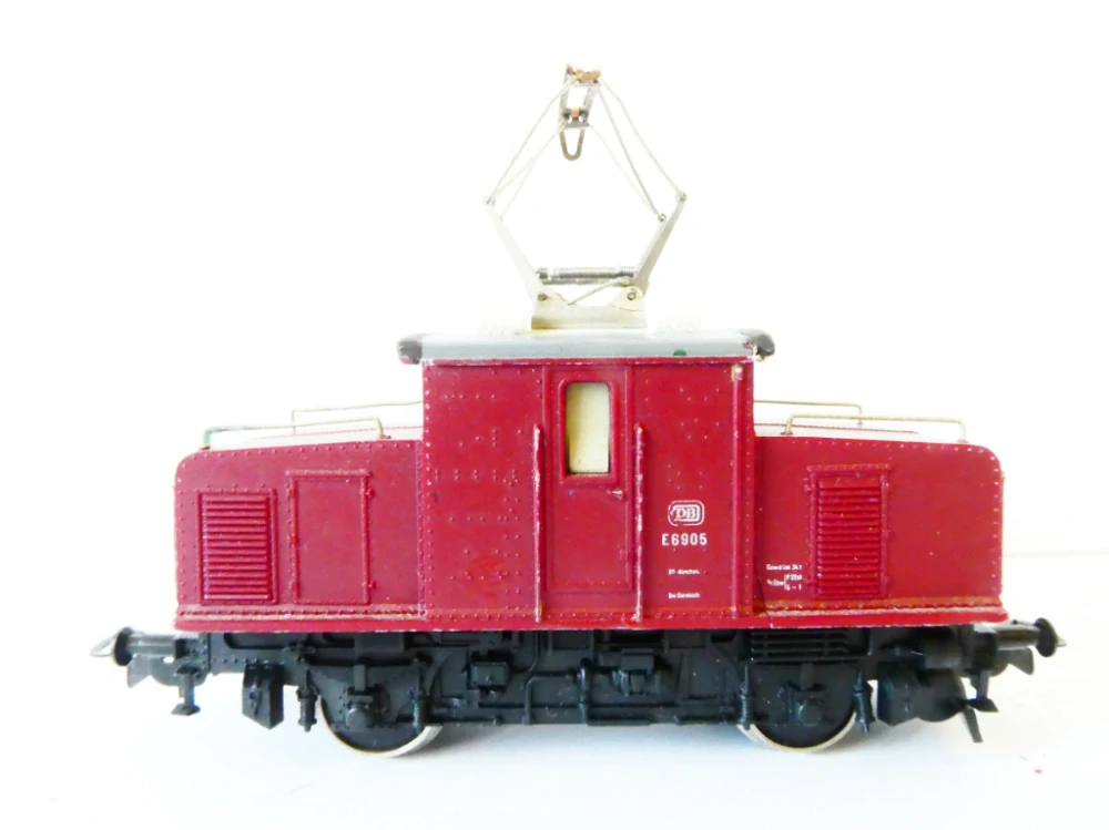H0 PIKO Elektrická lokomotiva E69 05 DB 