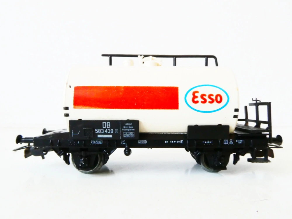 H0 PIKO Cisternový vůz 583 439 ESSO DB