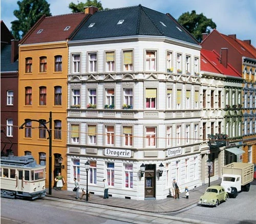 H0 Auhagen 11398 Rohový dům v ulici Schmidtstraße 25 NOVÁ STAVEBNICE NEOTEVŘENÁ