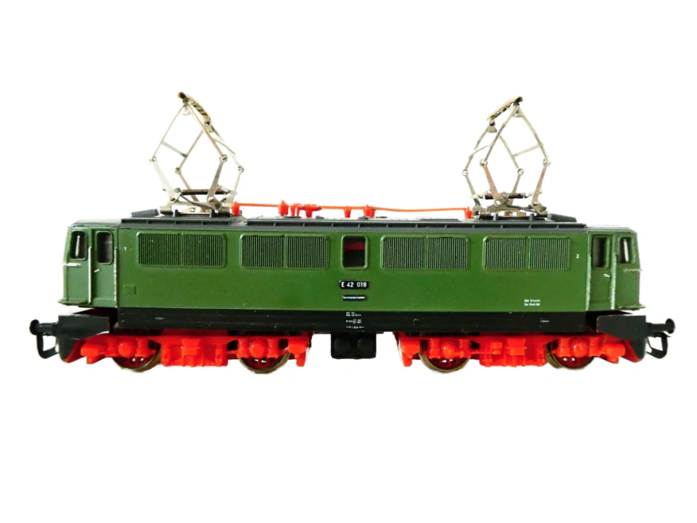 TT BTTB GÜTZOLD Elektrická lokomotiva E 42 018 DR OSVĚTLENÁ v originální krabičce