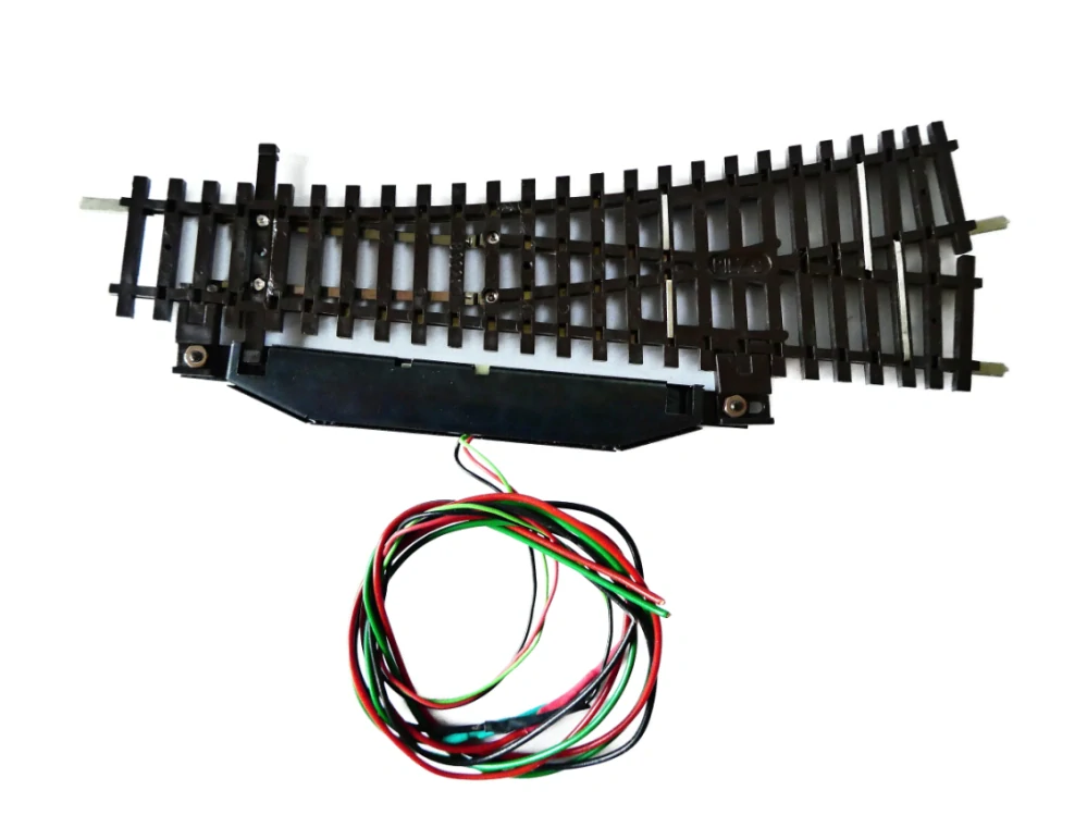 TT PILZ/TILLIG 83321 Výhybka oblouková pravá 15° 129,5 mm s elektrickým přestavníkem PĚKNÝ STAV