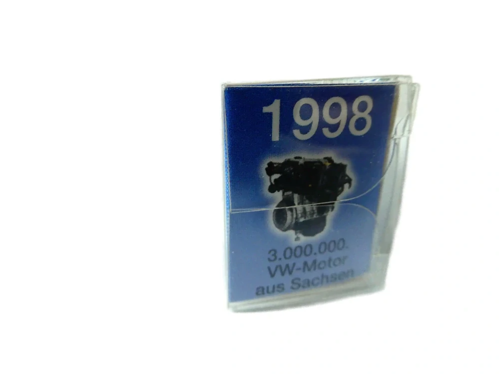 H0 AWM – Osobní automobil VW Golf IV s reklamním popisem „1998: 250.000 VW-Fahrzeuge aus Sachsen“ - NEPOUŽITÝ v originálním balení TOP STAV - sběratelský kousek
