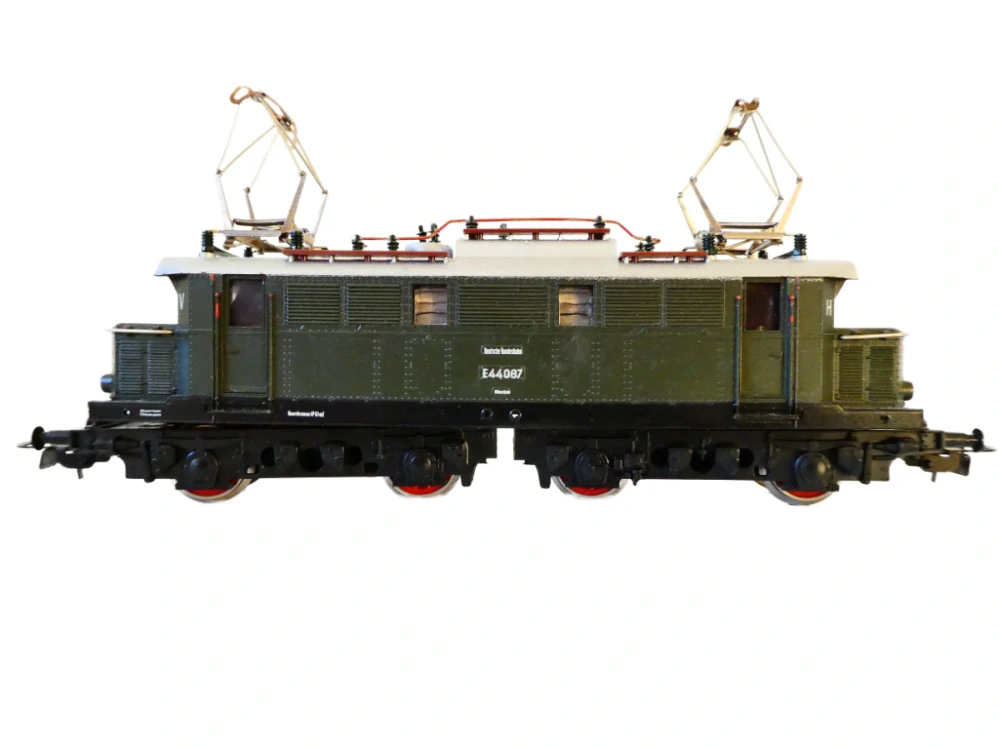 H0 PIKO Elektrická lokomotiva E 44 087 DR OSVĚTLENÁ PĚKNÝ STAV