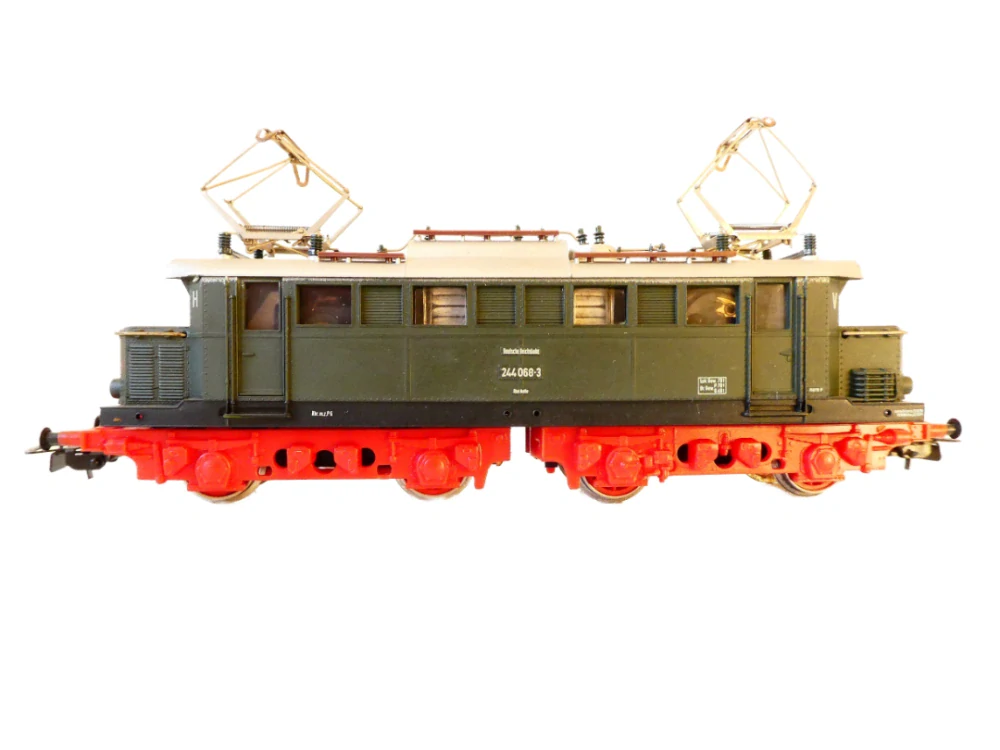 H0 PIKO Elektrická lokomotiva BR 244 068-3 DR NA OPRAVU (NEJEDE)