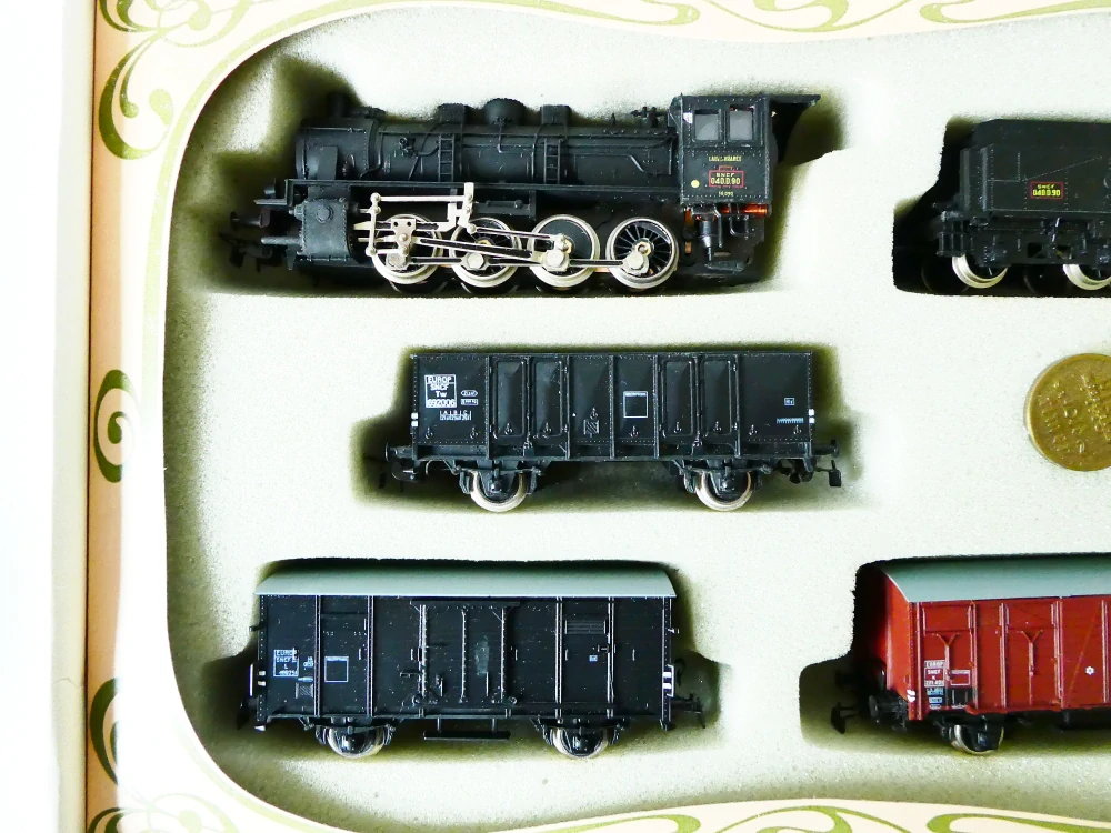 H0 PIKO Historická sada Länderbahnzug 1913 La Délivrance 040.D.90 + 3 vozy SNCF - SBĚRATELSKÝ STAV - NEPOUŽÍVANÁ v originální krabici včetně průvodního listu