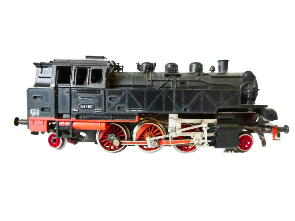 H0 GÜTZOLD Parní lokomotiva BR 64 180 DR NA SERVIS (svítí, dozadu se snaží jet, dopředu stojí)