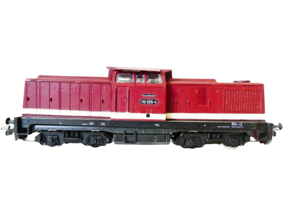 H0 PIKO Dieselová lokomotiva BR 110 025-4 DR OSVĚTLENÁ