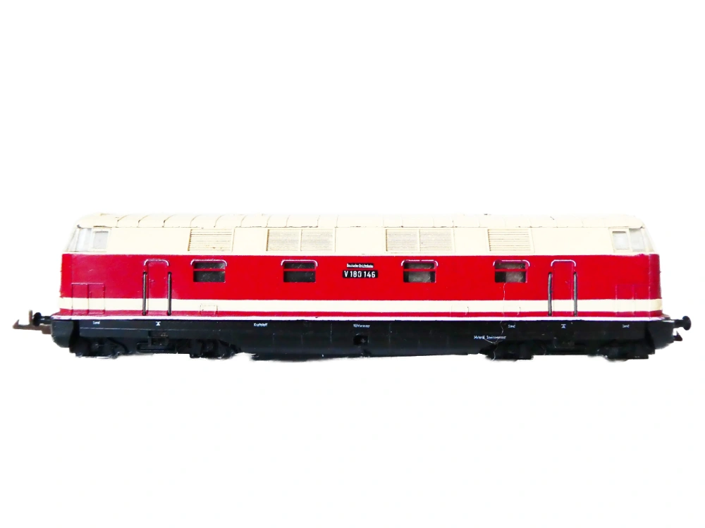 TT ZEUKE Dieselová lokomotiva V 180 146 DR NA OPRAVU (NEJEDE, MOTOR VRČÍ) v orig. krabičce