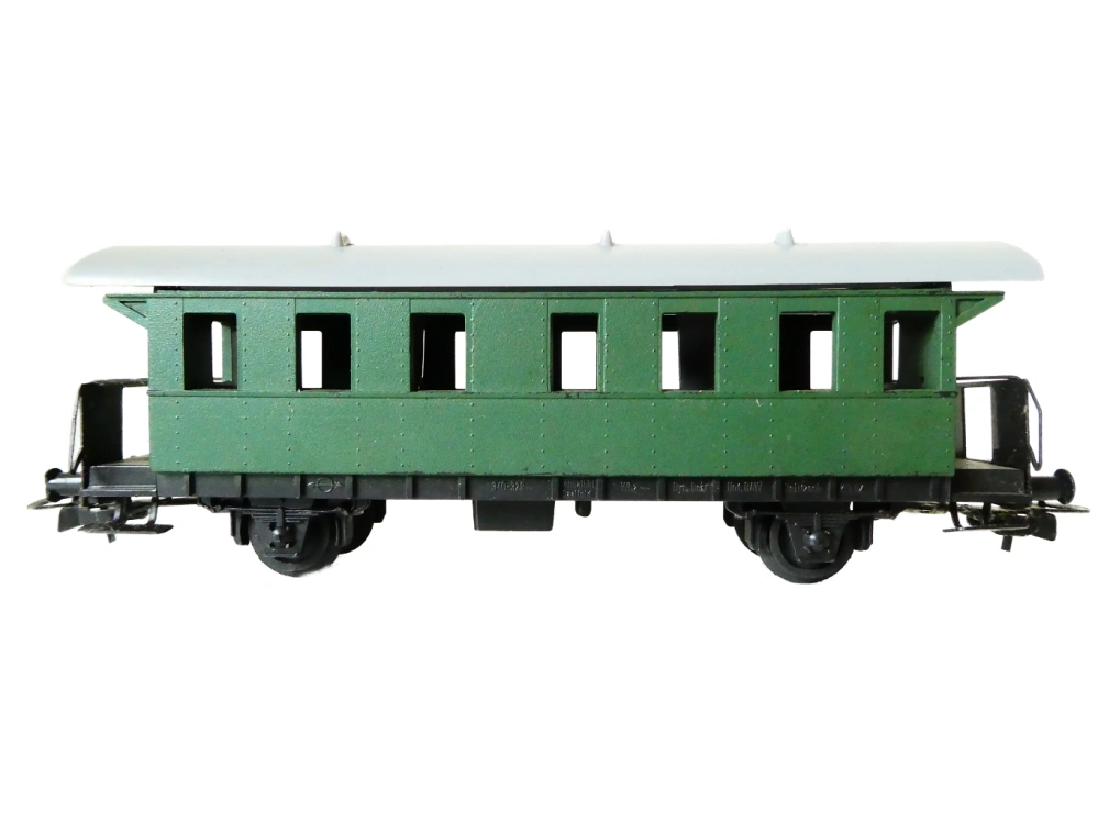 H0 PIKO Osobní vůz 340-328 zelený bez značení na korbě