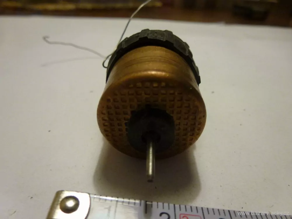 H0 - Motor do lokomotivy "S" 3203 1,5V 4-10 Nm 3200 min 