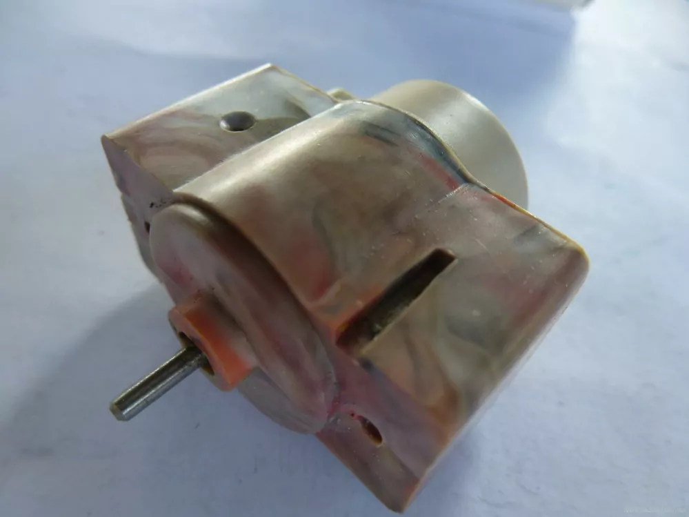 H0 - Motor do lokomotivy ME-2P 3V 4000+- 600 ot/min 9,8*10-4 ; 0,45 A Nový v krabičce CCCP