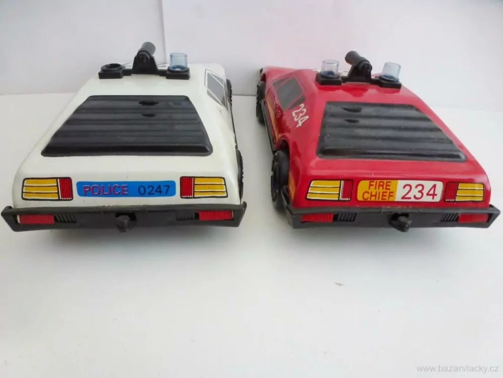 Plechový osobní automobil 2 ks - Policie - Hasiči - SETRVAČNÍK