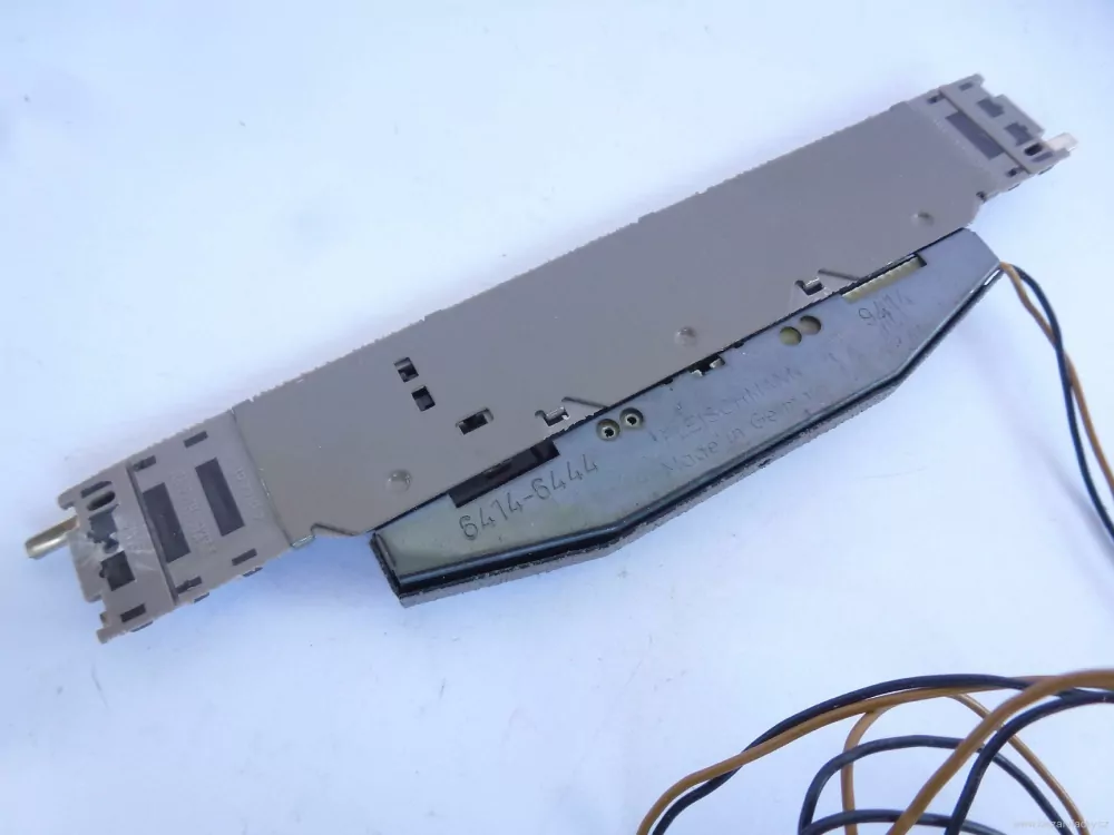 N Fleischmann Picollo 9114 Odpojovací kolej 111 mm s elektrickým přestavníkem Fleischmann 9414  