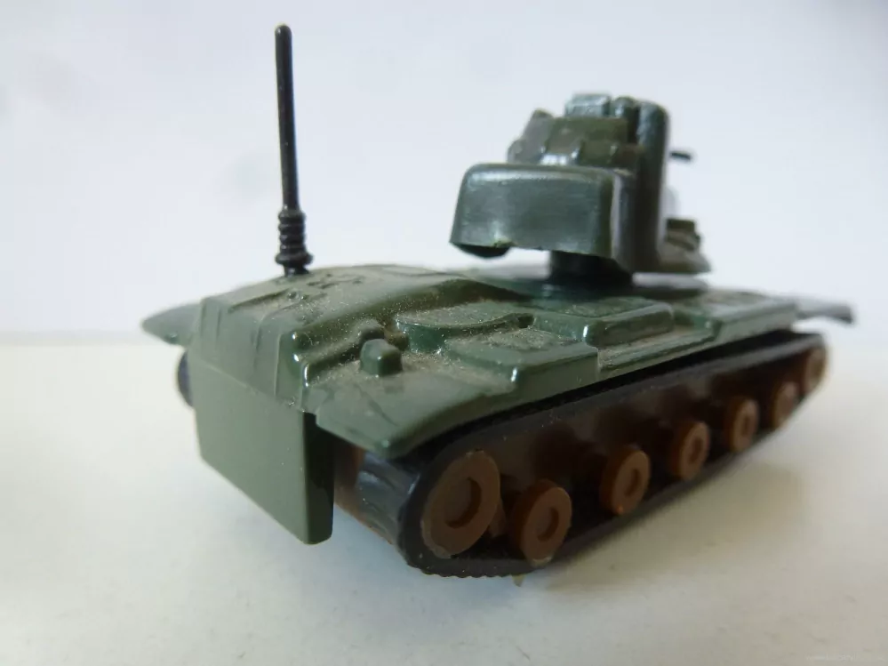 Obrněné vozidlo - tank - 6 x 3 x 3 cm