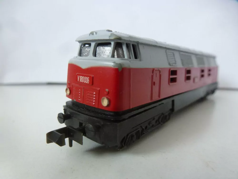 N PIKO Dieselová lokomotiva V 180 006 DR 
