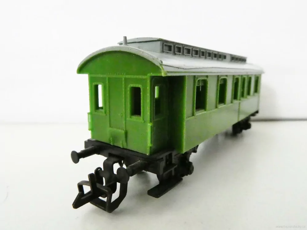 TT ZEUKE Osobní vůz zelený PĚKNÝ STAV