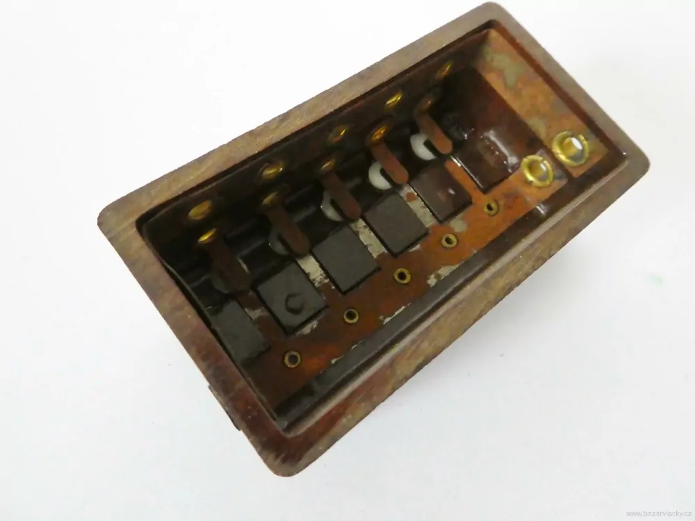 Klávesnice přepínací tlačítková