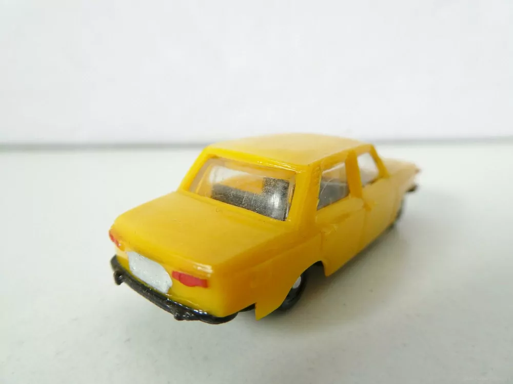 H0 Osobní automobil žlutý Wartburg 353 PĚKNÝ STAV